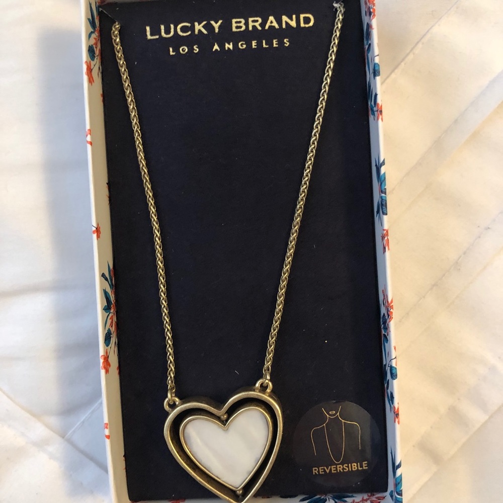 NWT heart necklace
